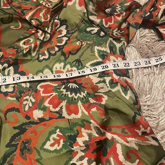 𝅺ZARA Satin Large Pull Over‎ - Picture 8 of 9